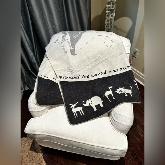 Super Cute David Fussenegger Grey Around the World Blanket/Throw - Picture 7 of 12